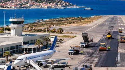 Türkiye'nin hemen karşısındaki adanın havalimanı kapanıyor