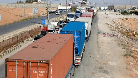 Türkiye'nin komşusu sınır kapısını kapattı: Araçlar sıra oldu