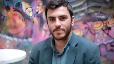Tutuklu gazeteci İsmail Arı'dan mektup var