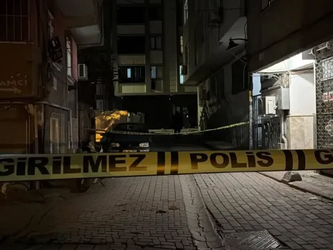 İstanbul'da silahlı kavga! Mermiler evlere ve iş yerine isabet etti - fotoğraf 2