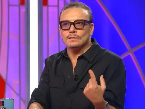 Cenk Eren 30 yıllık sanat yolculuğunu anlattı: "Ben butik bir starım" - fotoğraf 1