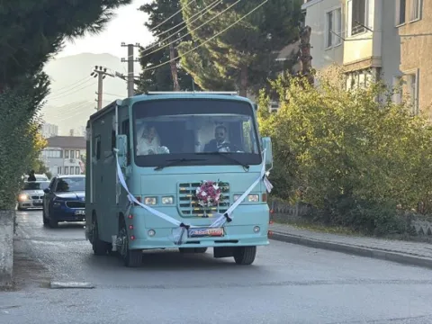 Eşinin 15 yıllık hayalini gerçekleştirdi: 2004 model Magirus marka aracı dönüştürdü! 'Zor olanı başardık' - fotoğraf 3