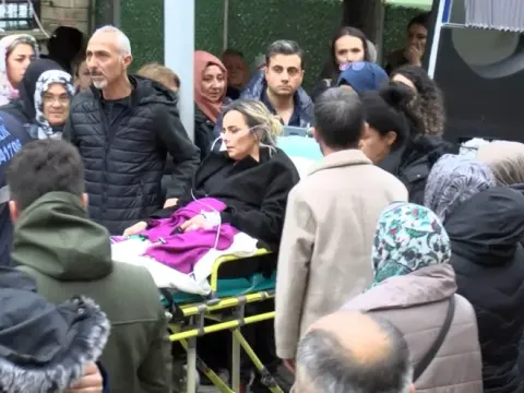 Yoğun bakımdan sedyeyle çıktı, kızına gözyaşlarıyla veda etti - fotoğraf 1