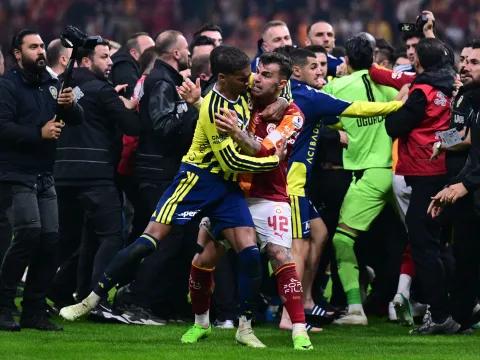 Dev derbide kavga eden Archie Brown ve Abdülkerim Bardakcı'ya tarihi ceza yolda - fotoğraf 2