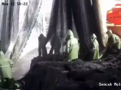 Teknede facia anları! Vinç devrildi! - fotoğraf 3