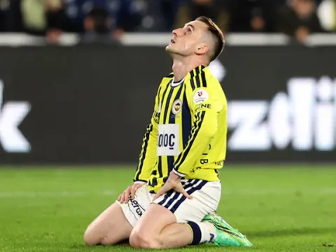 Kerem Aktürkoğlu ile Fenerbahçe taraftarı arasında gerginlik! Kadıköy'de ıslık sesleri - fotoğraf 3
