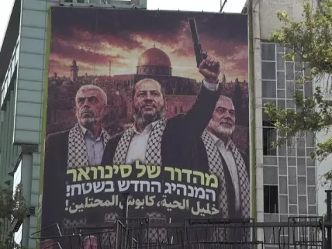 “Çaresiz ve aciz” | Tahran'da savaşın dili değişti: Billboardlar konuşuyor Trump'a ne anlatıldı? - fotoğraf 3