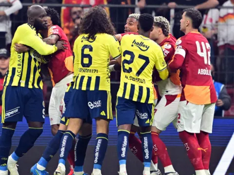 Galatasaray-Fenerbahçe maçının ilk dakikasında gerginlik! - fotoğraf 4
