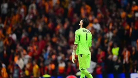 Uğurcan Çakır: Top şansa önünde kaldı!