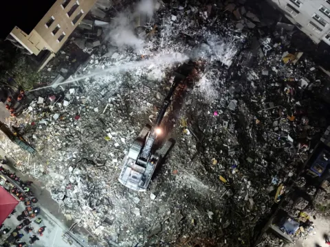Maltepe'de kısmen çöken binada arama kurtarma çalışmaları tamamlandı - fotoğraf 3