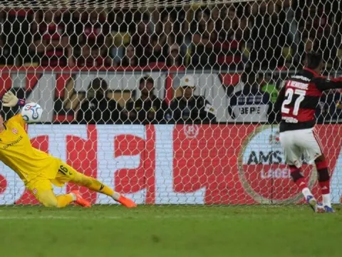 3 penaltı kurtardı! Takımını finale çıkardı - fotoğraf 1