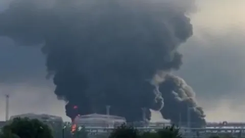 Ukrayna Rusya’daki petrol rafinerisini vurdu: Saldırının mesafesi dikkat çekti