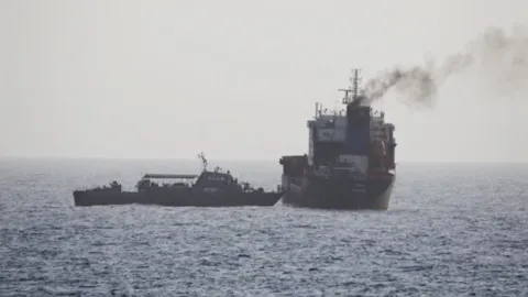Umman açıklarında bir tanker hedef alındı