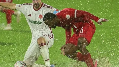 Ümraniyespor – Boluspor maçı, yağmur nedeniyle yarıda kaldı