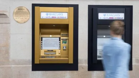 Ünlü banka 5 bin kişiyi işten çıkaracağını duyurdu