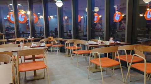 Ünlü fast food devi iflastan kurtulmak için 39 restoranı kapattı, 97'sini sattı