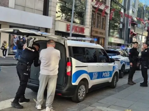 Caddede röntgenci gerilimi: Kadının görüntüleri telefonundan çıktı - fotoğraf 3