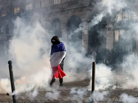 Macron, Netanyahu ve Trump'ı Fransa'daki eylemleri istismar etmekle suçladı - fotoğraf 1