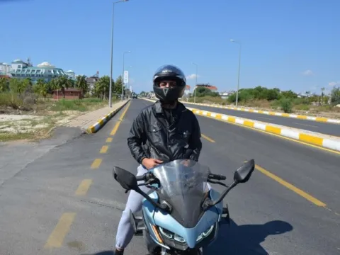Motosikletle giderken cebindeki paraları düşürmüştü: Servis şoförü parayı sahibine ulaştırdı - fotoğraf 4