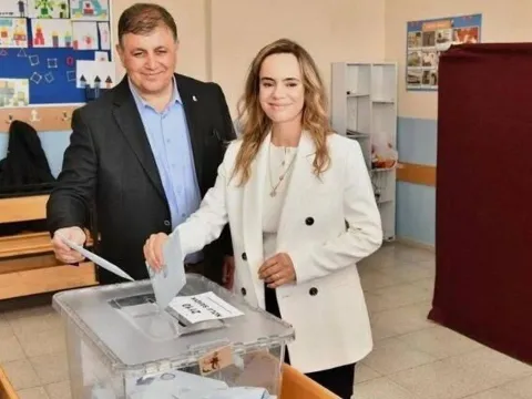 AKP'li Cemil Tugay 'Eşim beni boşar' sözlerine 'açıklık' getirdi: 'Kararı birlikte aldık' - fotoğraf 2