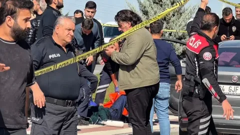 Uzaklaştırma kararına rağmen eşini 8 bıçak darbesiyle öldürdü: İkisi de hayatını kaybetti
