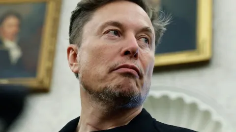 Uzay patronu Elon Musk şimdi de medya patronu oldu: Dev kuruluşa ortak oldu