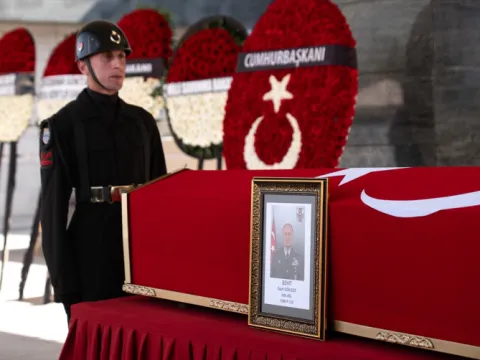 Şehit Albay Sayit Gökgöz son yolculuğuna uğurlandı - fotoğraf 2