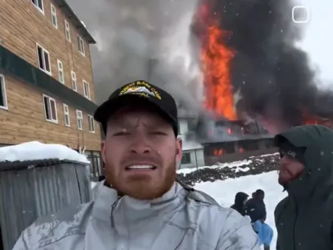 Everest'te facia: Otel alev alev yandı - fotoğraf 2