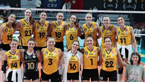 VakıfBank sahasında Beşiktaş'ı mağlup etti: Sultanlar Ligi'ne galibiyetle başladı