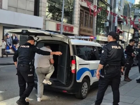 Caddede röntgenci gerilimi: Kadının görüntüleri telefonundan çıktı - fotoğraf 4