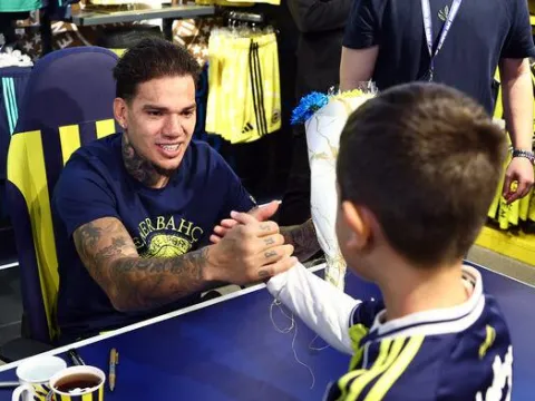 Ederson, imza gününde taraftarla buluştu! - fotoğraf 2