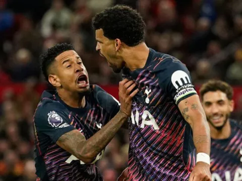 10 kişi Tottenham, Old Trafford'ta puanı aldı! - fotoğraf 1