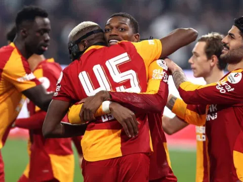 Osimhen zirveye yerleşti, Leao siftah yaptı! - fotoğraf 1