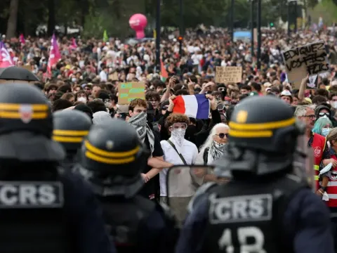 Macron'un teklifi yetmedi. Fransa'da liselilerden yeni eylem çağrısı - fotoğraf 1