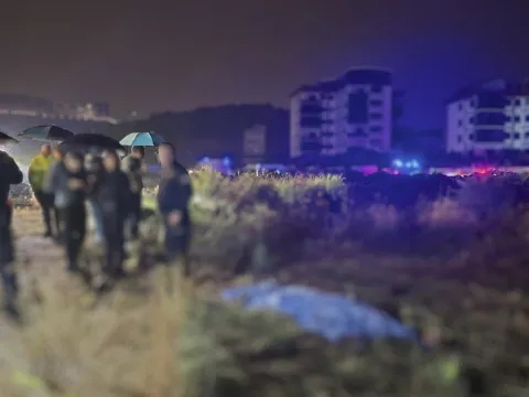 Antalya'da hortum faciası: 4 işçi hayatını kaybetti, 1 işçi yaralandı - fotoğraf 1