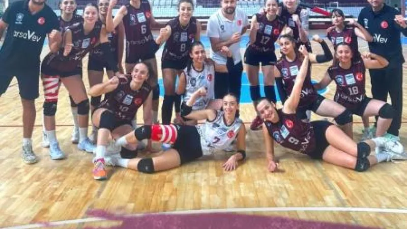 VOLEYBOL SULTANLARI KUPADA KARARLI