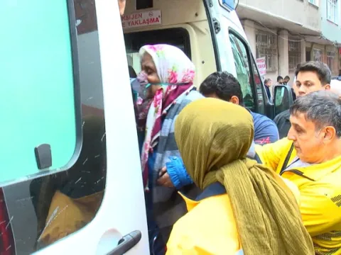 İstanbul'da 5 katlı binada can pazarı: 2 kişi hastaneye kaldırıldı - fotoğraf 4