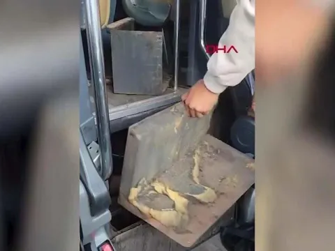 Polisleri şaşkına döndü! Yolcu otobüsüne "düzensiz göçmen" düzeneği kurmuşlar - fotoğraf 3