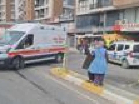 Son Dakika! Pendik'te kamyon eczaneye kaldı: Yaralılar var - fotoğraf 5