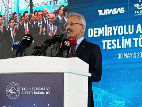 Bakan Uraloğlu duyurdu: TÜRASAŞ’tan Tanzanya’ya 100 yük vagonu ihracatı - fotoğraf 1
