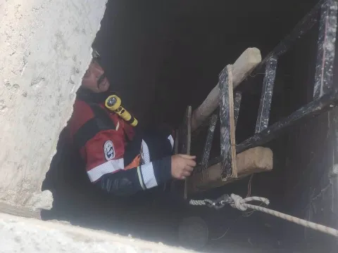 Kuyuya düşen yavru tilki böyle kurtarıldı! - fotoğraf 2