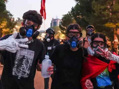 Arnavutluk'ta başbakanın istifasını isteyen protestocular yedinci günde de polisle çatıştı - fotoğraf 1
