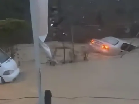 Haliç'te cansız beden bulundu. İstanbul sel faciasında can kaybı 5'e yükseldi - fotoğraf 1