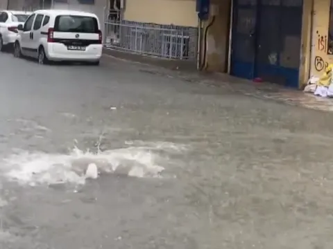 İstanbul'daki sağanak vatandaşı vurdu: İki haftada aynı ev ikinci kez su altında - fotoğraf 4