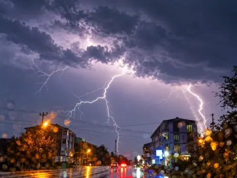 İstanbul'da fırtına çıkacak. Saat verip, ilçe ilçe uyarı geldi - fotoğraf 1