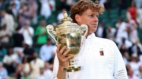 Wimbledon şampiyonu Jannik Sinner, sezonu kapattığını açıkladı