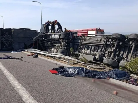 Manisa'daki otobüs kazasında geri manevra hatası: 11 eve ateş düştü! Şoförlerin ifadesi ortaya çıktı - fotoğraf 5