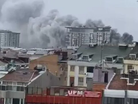 İstanbul'da sanayi sitesinde yangın - fotoğraf 1