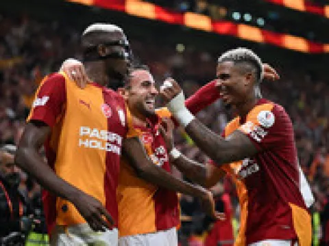 Galatasaray yenilgisinin ardından Fenerbahçe'ye eleştiri yağdı: 'Hayatımda hiç pres yapmayan bir büyük takım görmemiştim!' , 'Fenerbahçe ilk yarıda felaketti' - fotoğraf 3