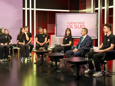 Bakan Tekin, Demirören Medya Lisesi'ni ziyaret etti | 'Bu projeyi çok önemsiyoruz' - fotoğraf 3